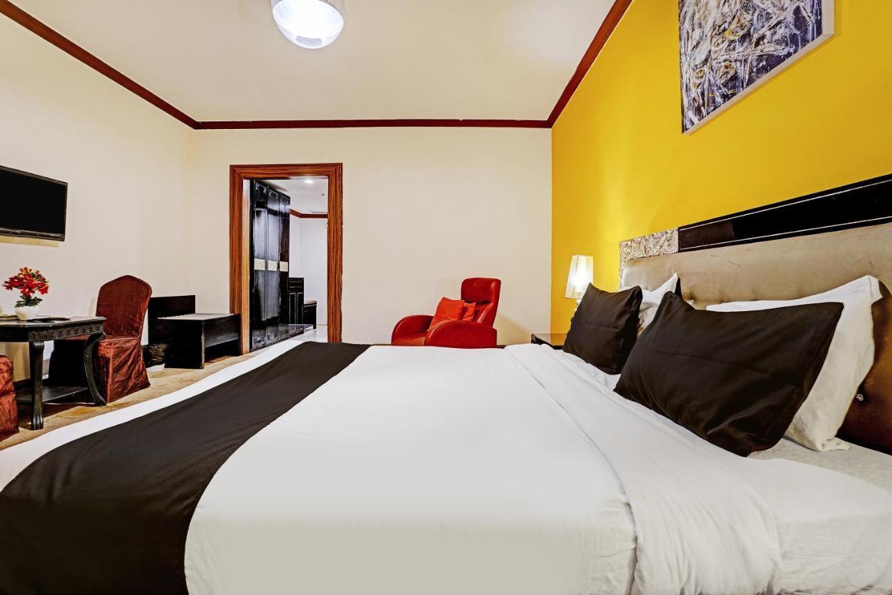 Townhouse 809 Royal Palms Hotel - Rose Collection Мумбай Екстериор снимка