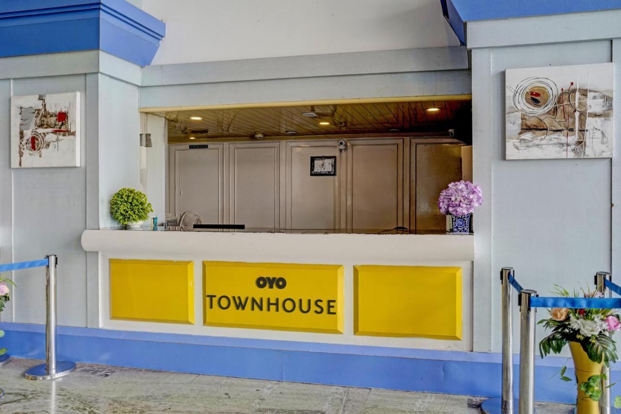 Townhouse 809 Royal Palms Hotel - Rose Collection Мумбай Екстериор снимка