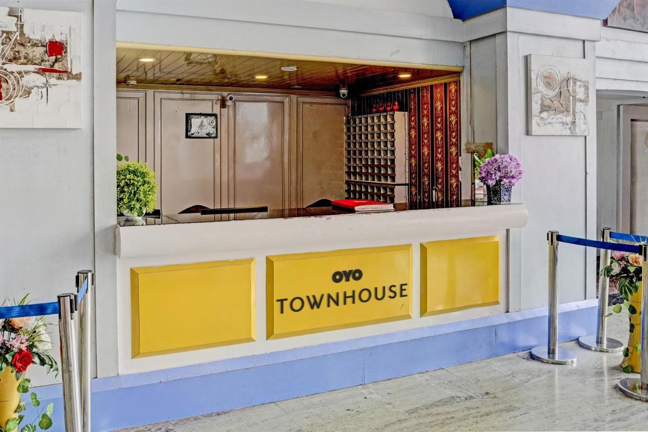 Townhouse 809 Royal Palms Hotel - Rose Collection Мумбай Екстериор снимка