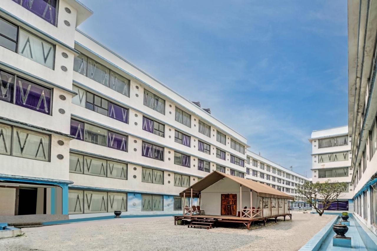 Townhouse 809 Royal Palms Hotel - Rose Collection Мумбай Екстериор снимка