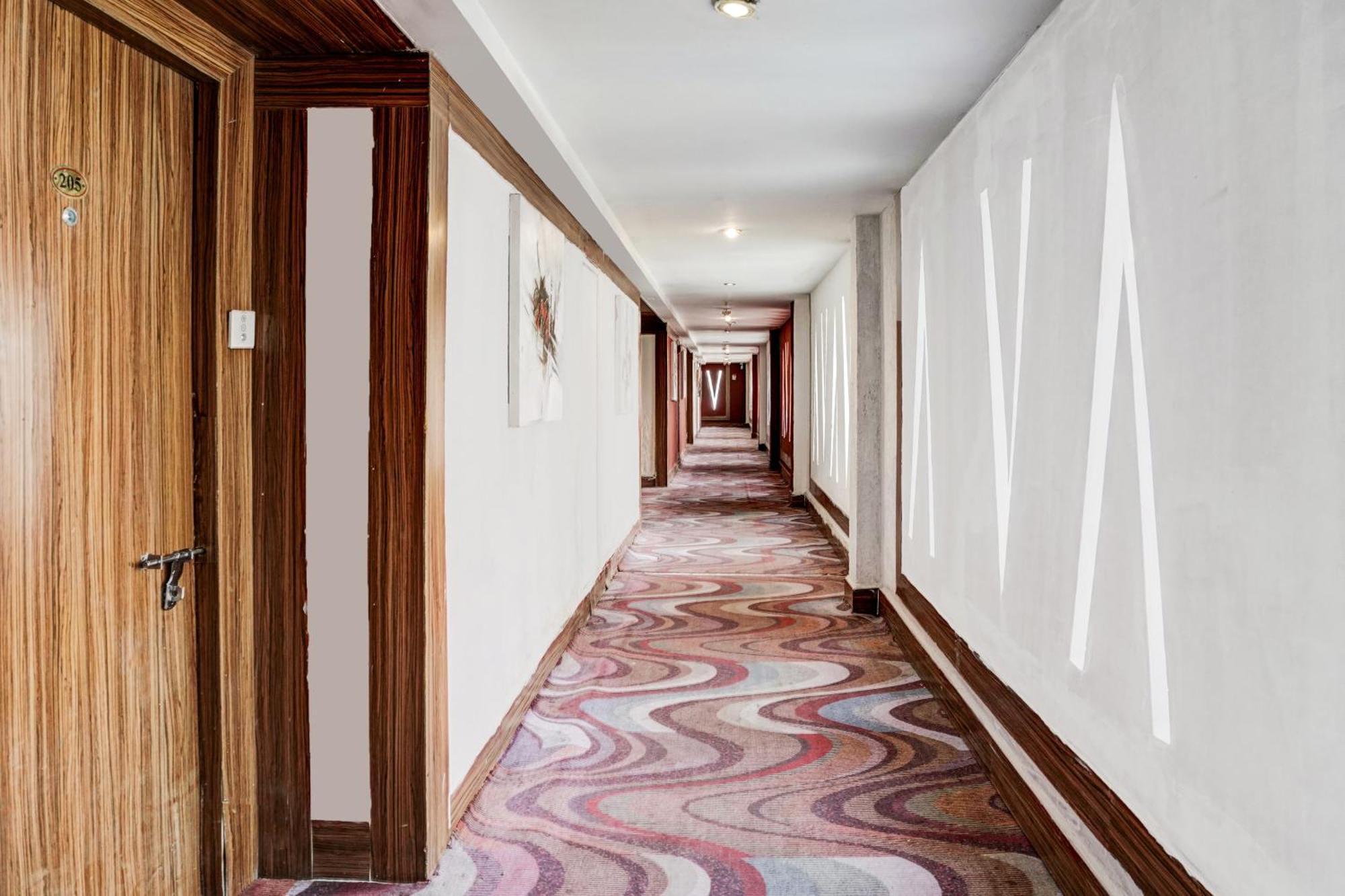 Townhouse 809 Royal Palms Hotel - Rose Collection Мумбай Екстериор снимка